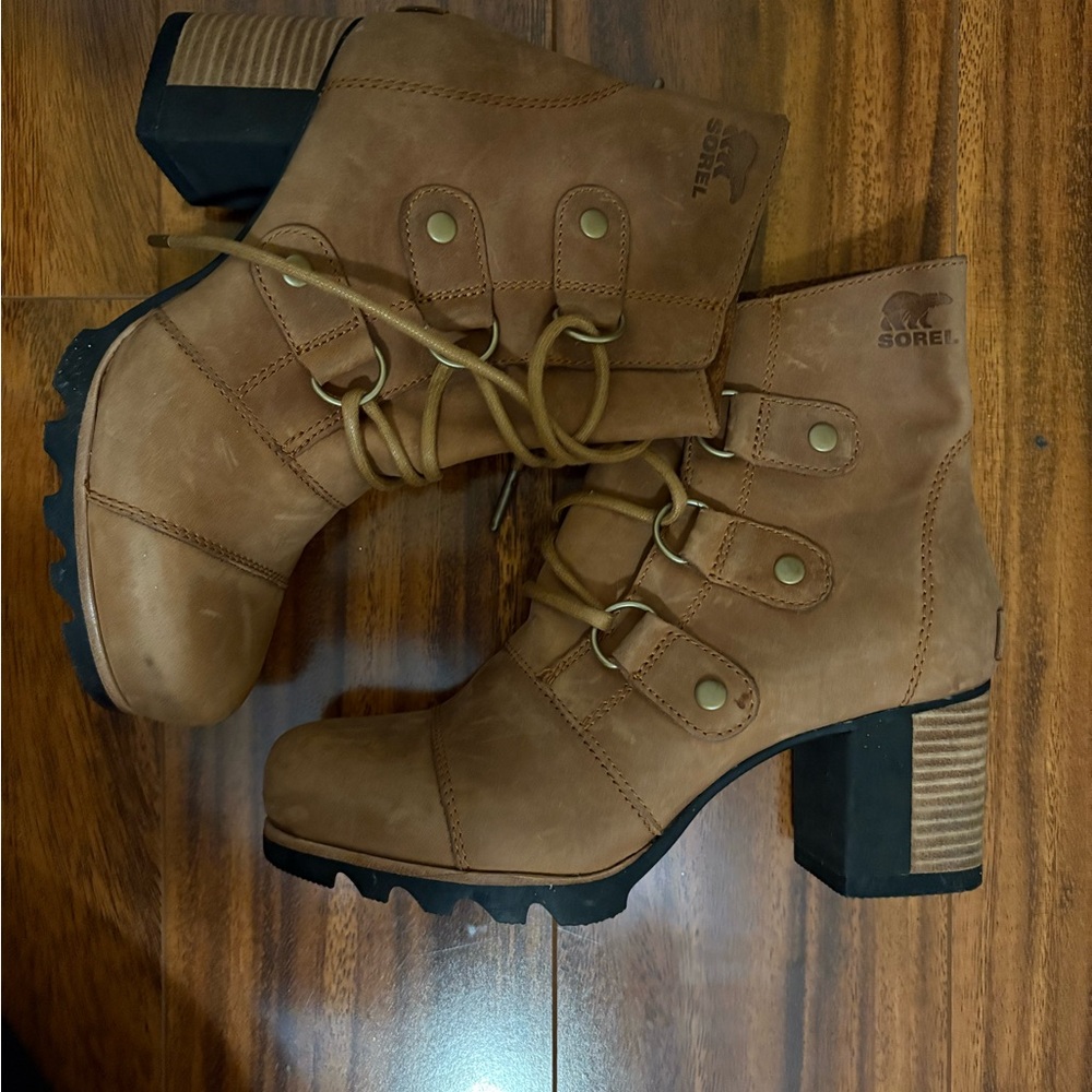 Sorel Women's Lace-Up Tan Brown Heeled Boots